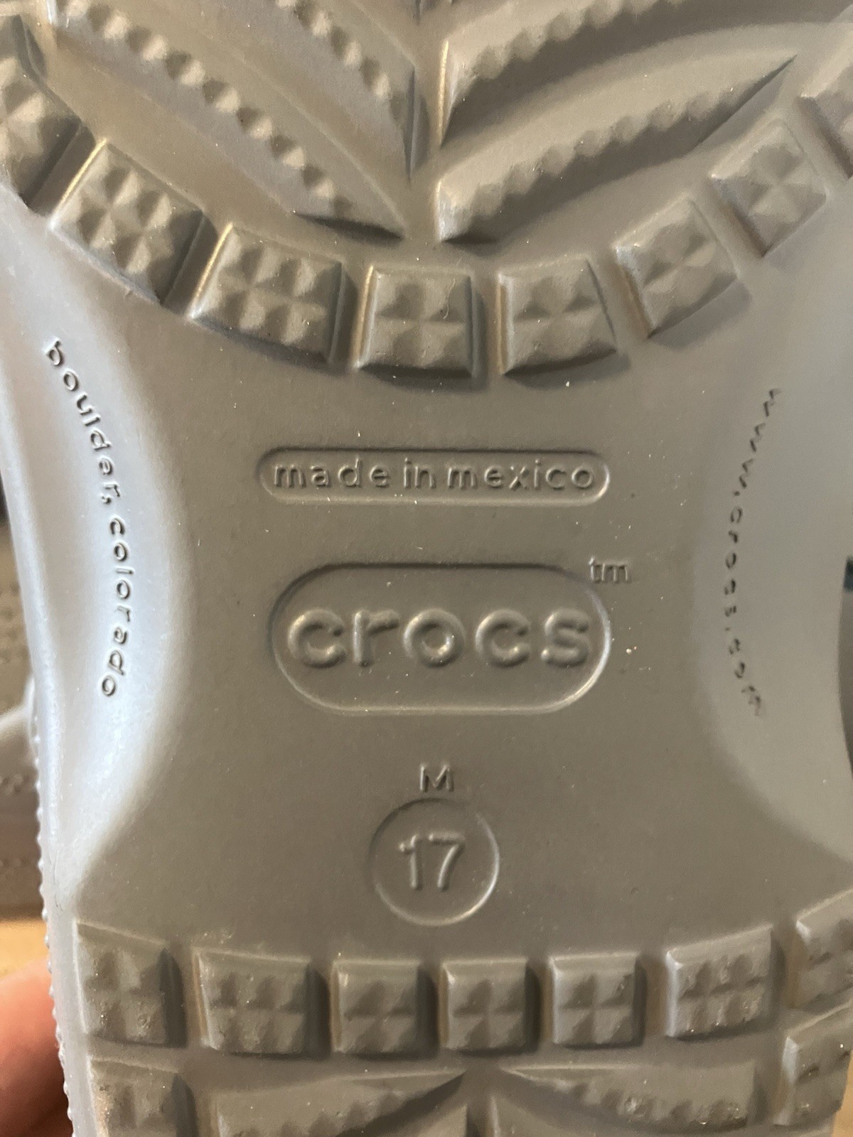 Crocs Classic Men’s US 17 Gray Clog Sandal Slip-On Synthetic Upper Logo