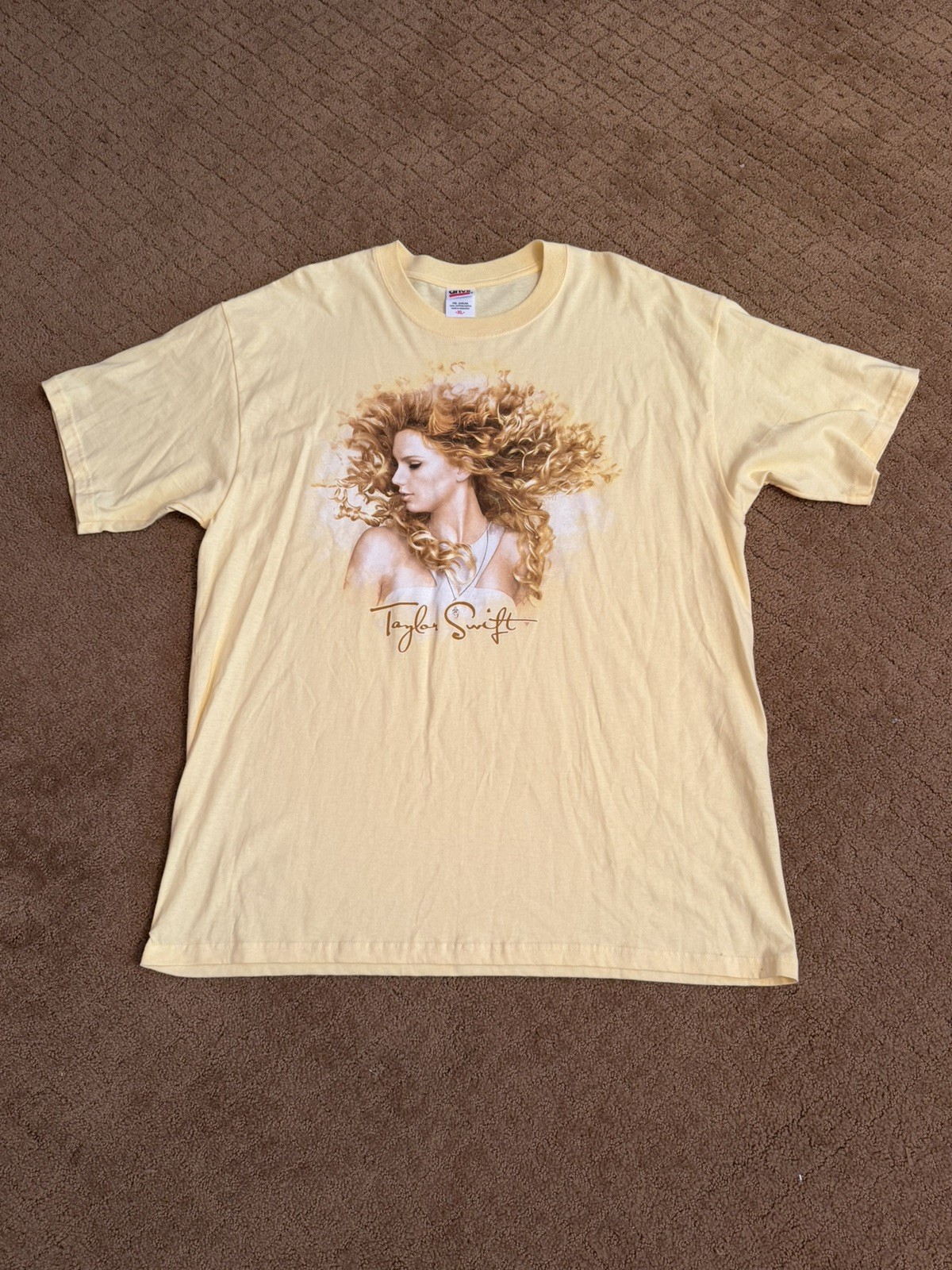 Taylor Swift Fearless Original Tour T Shirt Size XL Double-Sided Yellow 2008