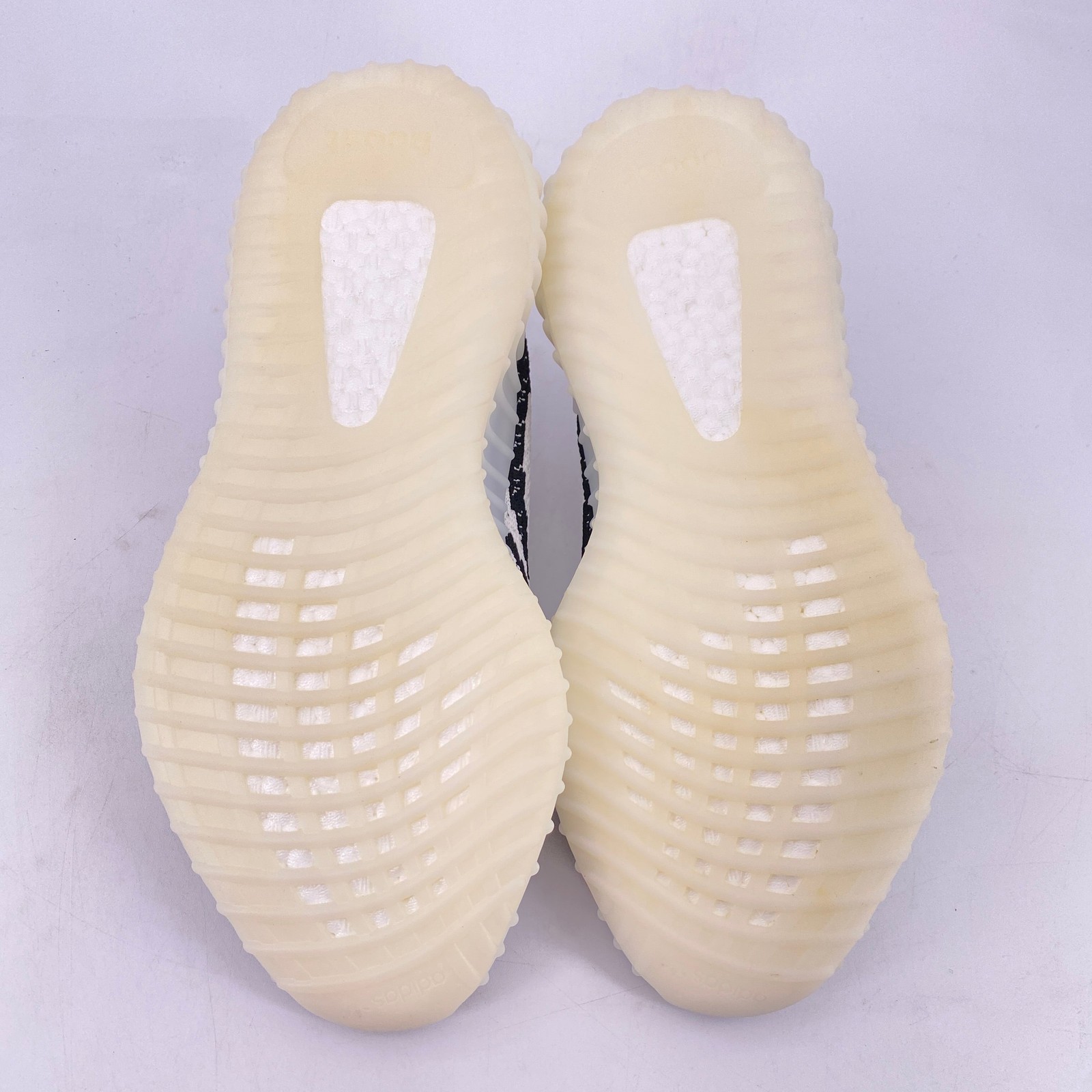 Yeezy 350 v2 “ZEBRA” 2022 – Size 8.5 – cp9654 (15647-4)
