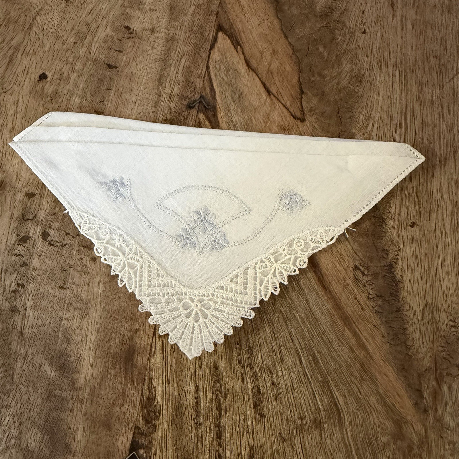 Vintage Linen Tatted Lace / Blue Floral Embroidered Hanky 10”