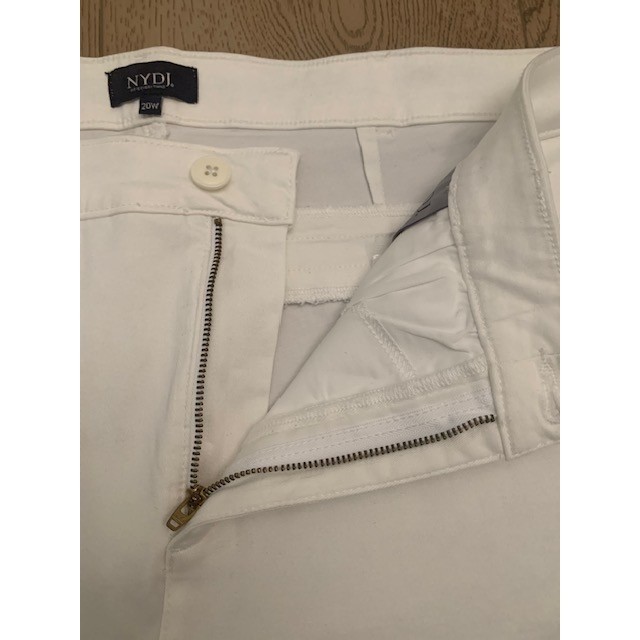 NYDJ Optic White Briella Chino Shorts Plus Size 20W Lift Tuck Stretch Twill