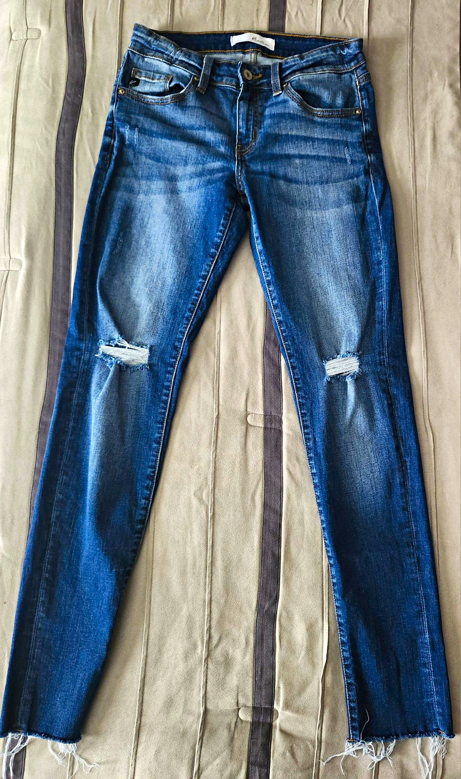 KanCan Women’s Mid Rise Skinny Jeans Blue Medium Wash Stretch Distressed 7/27