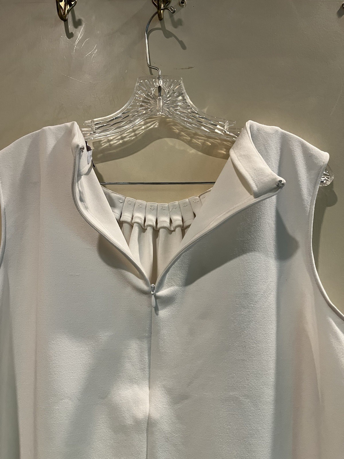 Preston & York Womens Crepe Cream Pearl Detail Sleeveless Blouse XL
