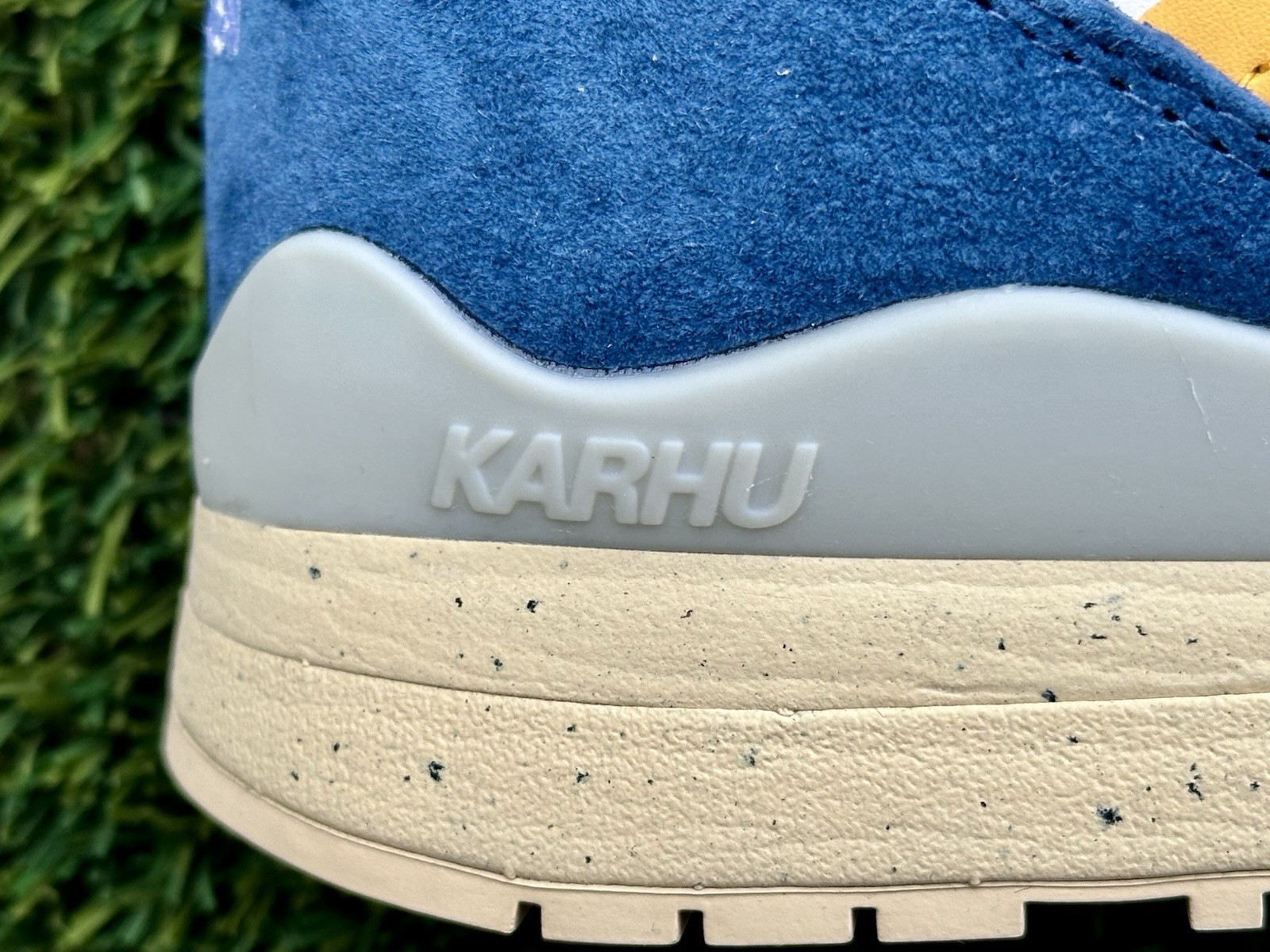 Size 8M 9.5W – Karhu Synchron Classic Retro Sneakers Blue Wing Yellow New $140