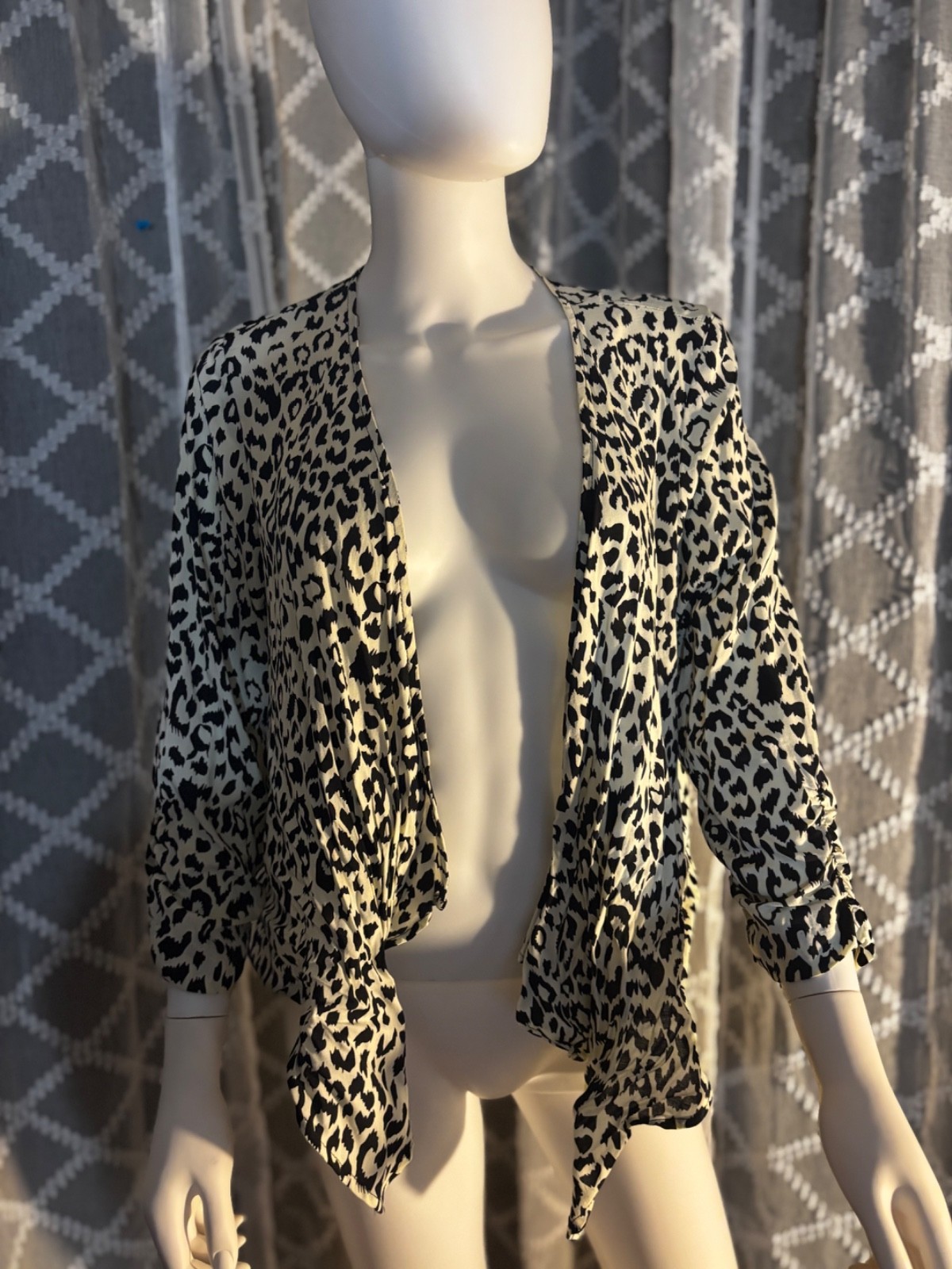 Womens Maurices Cheetah Print Open Pullover Long Sleeve Tie Front Top Size M.