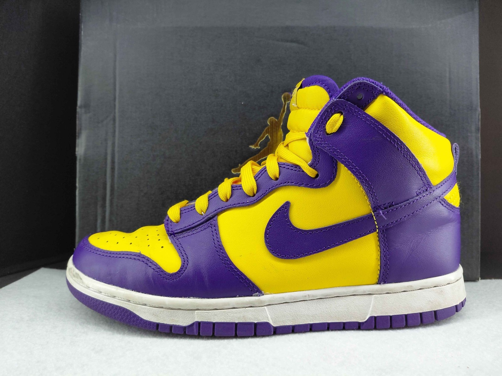Mens Size 7.5 – Nike Dunk High Lakers Used Good Condition