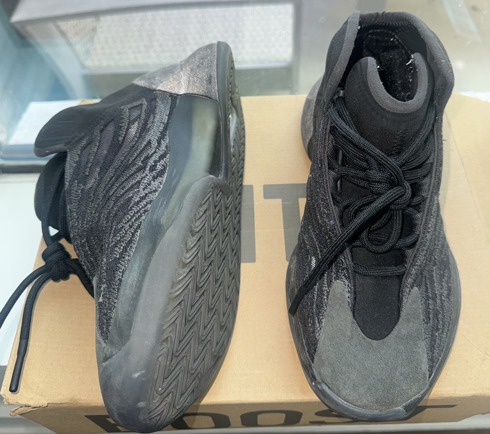 Adidas Yeezy Qntm Onyx Men Size 7.5