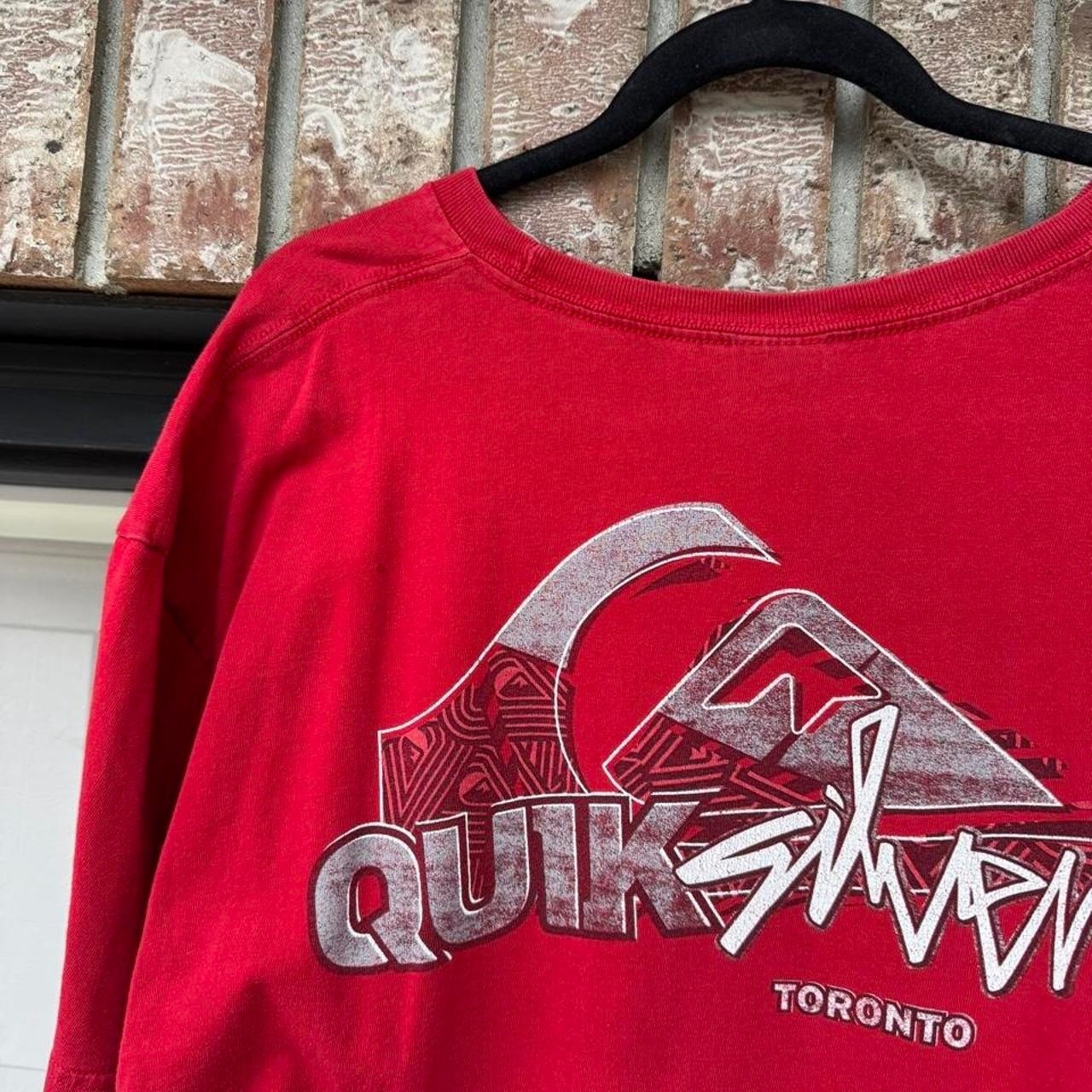 RED 00s QUIKSILVER “TORONTO” GRAPHIC TEE