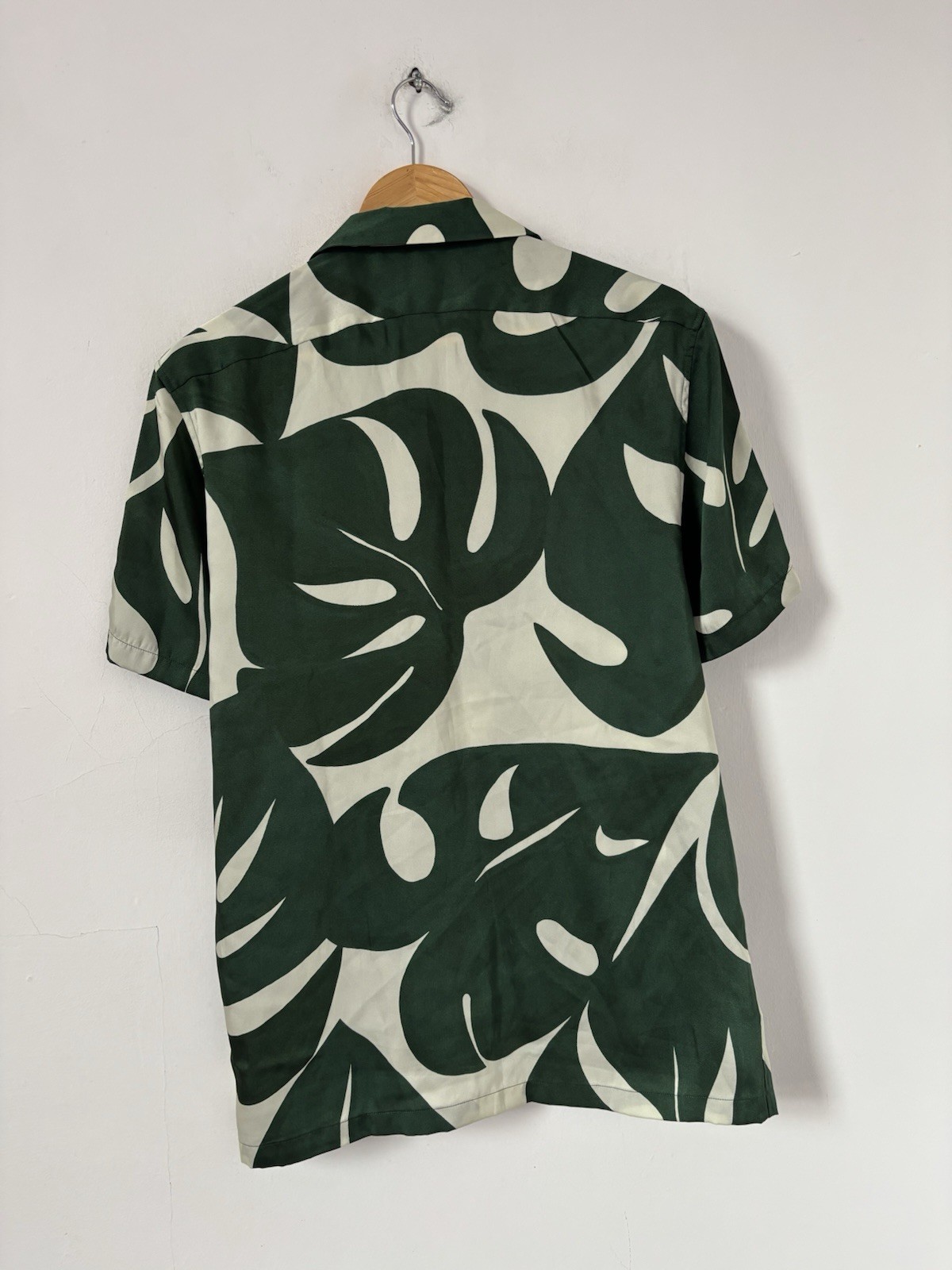 REISS Cuban Collar Shirt Large Green Monstera Leaf Tropical Print Silk Feel Soul