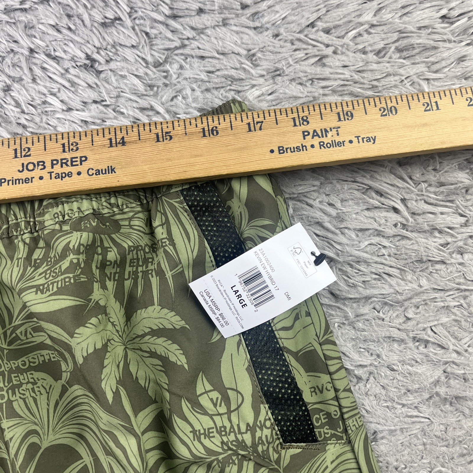 RVCA Kevin EW 17” Hybrid Shorts Green Floral Print Mens Size Large NWT