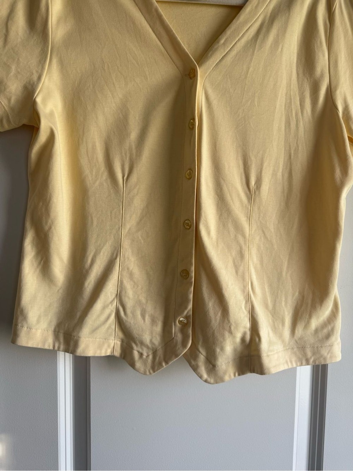 Women’s L.L. Bean Pale Yellow Button-Front V-Neck Top, 100% Cotton, Large, EUC