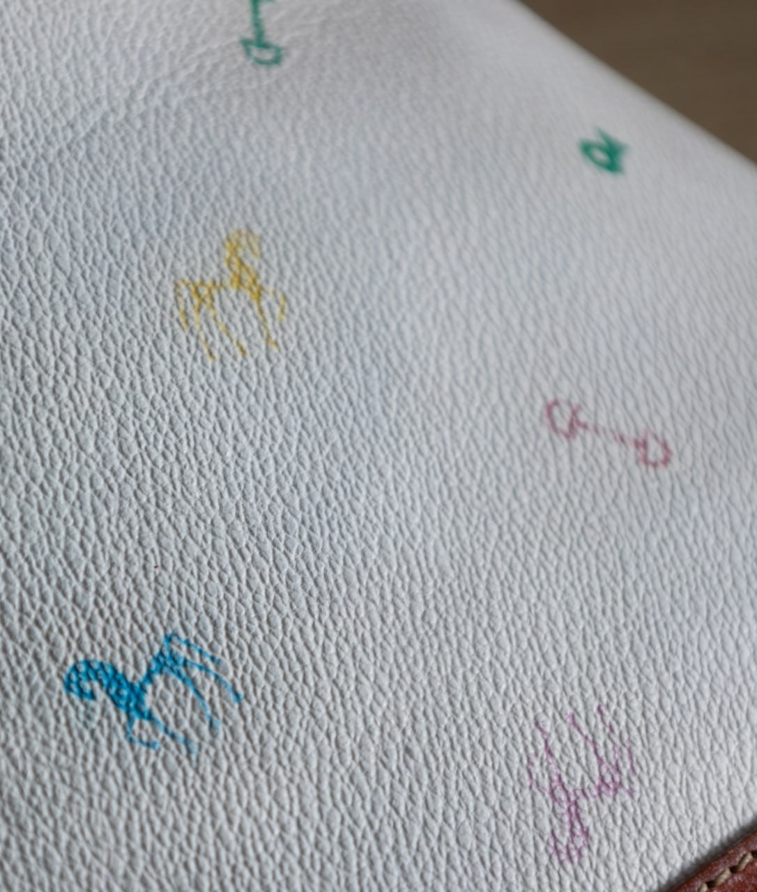 Rare Vintage Petusco Spain White Leather Bucket Bag – Colorful Horse Print