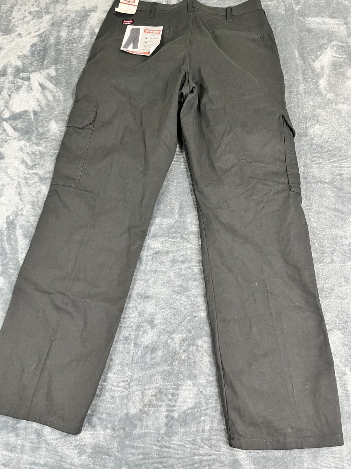 Wrangler Mens Black Cargo Work Pants 34×32 Relaxed Fit 7-Pocket NWT
