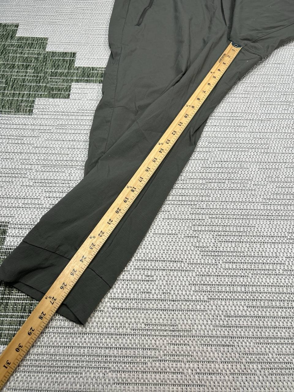 Athleta Trekkie North Legacy Jogger Pants Womens 18 Green Abrasion Resistant