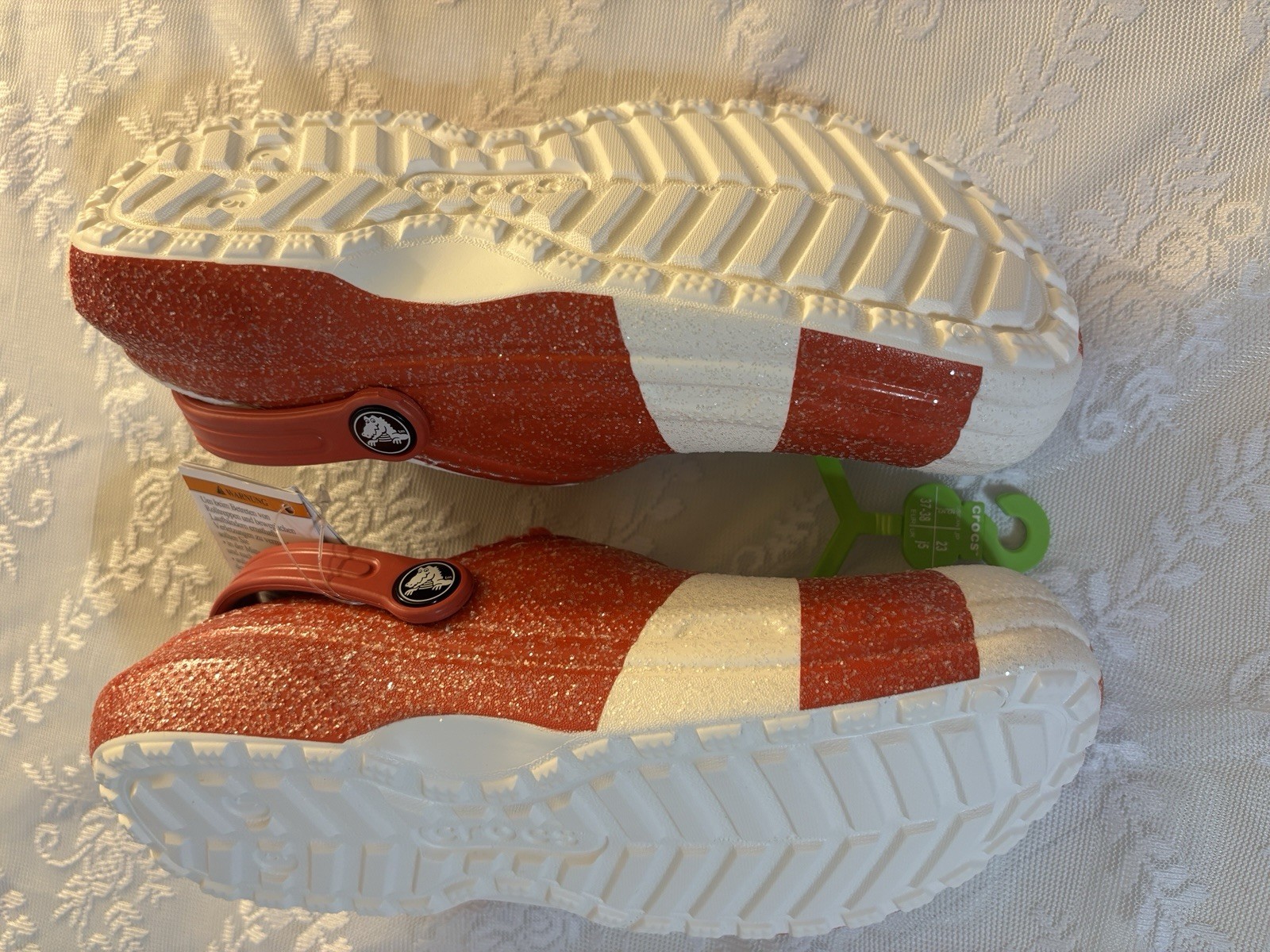 Crocs Classic Lined Holiday Clog White Red Kids J5 New with Tags 209298-119 NWT