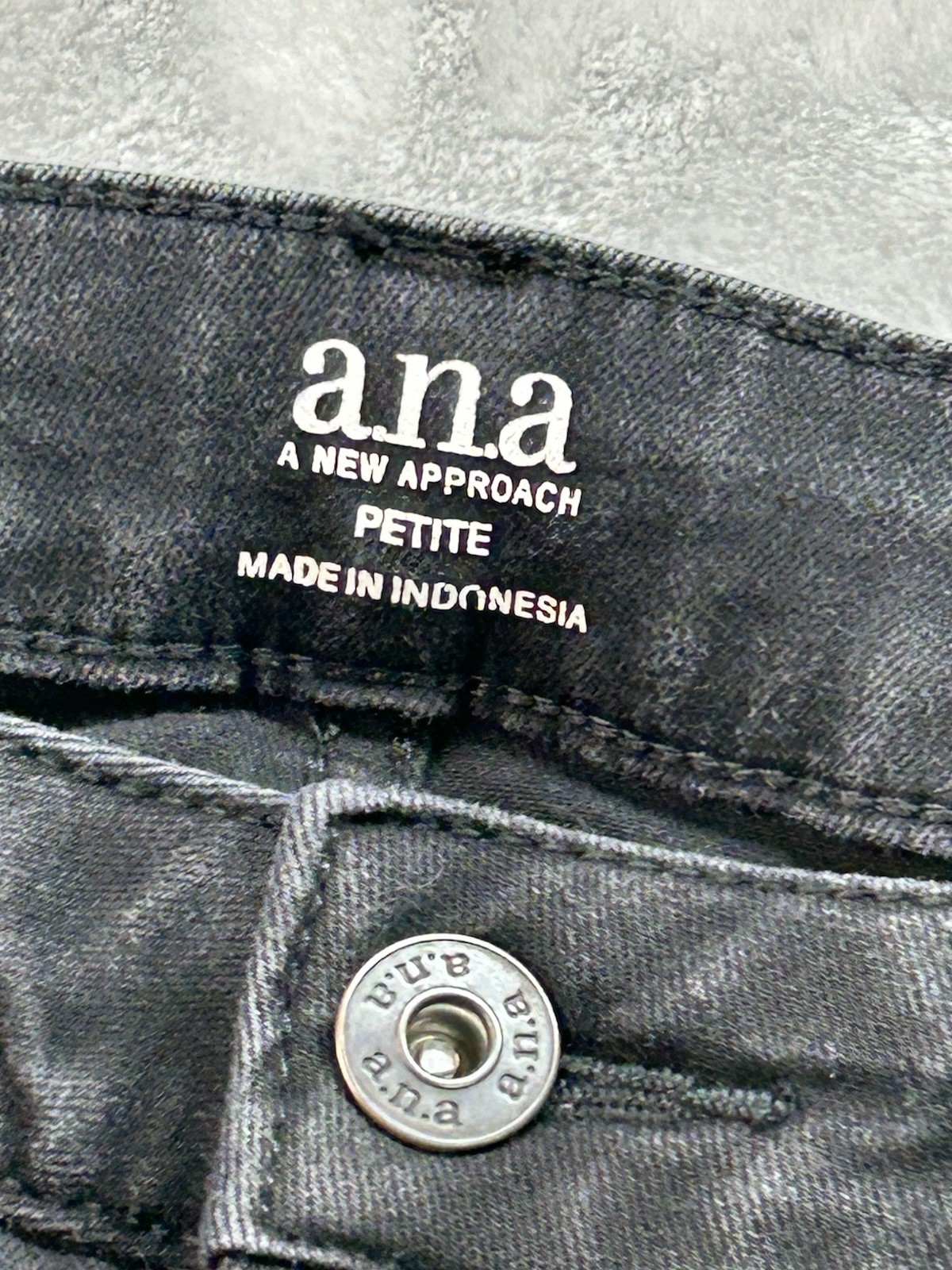 a.n.a. Petites Jeans Womens Sz 10P Black Skinny Stretch Denim Whiskered Faded