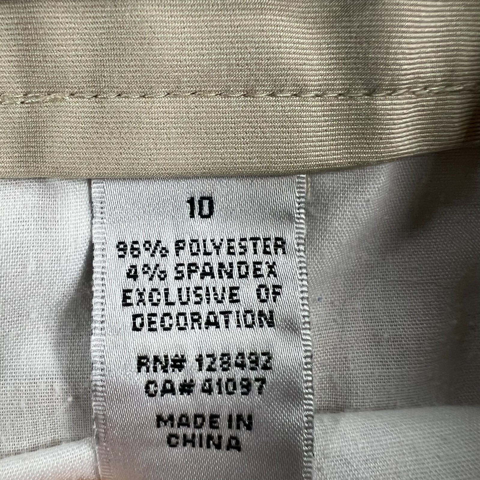 Greg Norman Womens Shorts Size 10 Beige Golf Outdoor Hiking Walking Chino