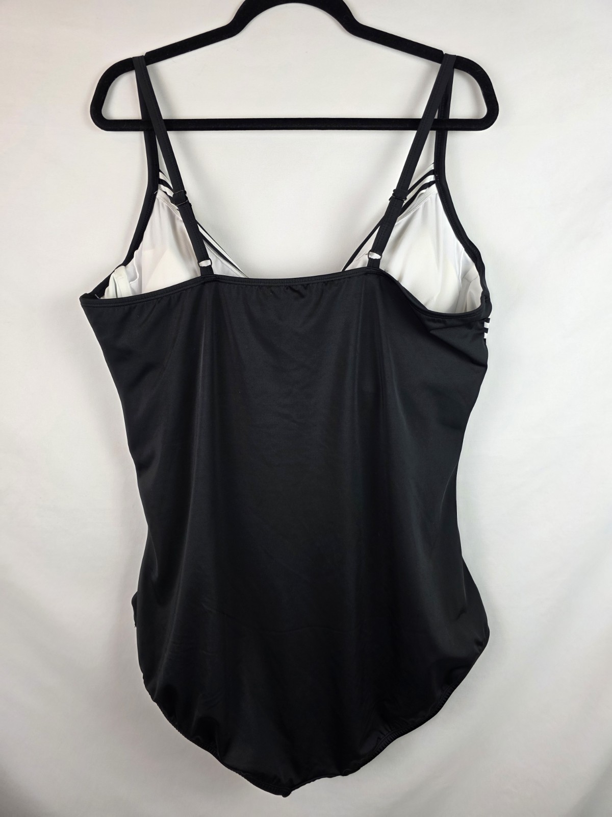 Embrace Your Curves by Miracle Brands Women’s Swimsuit Size 3X Black One Piece