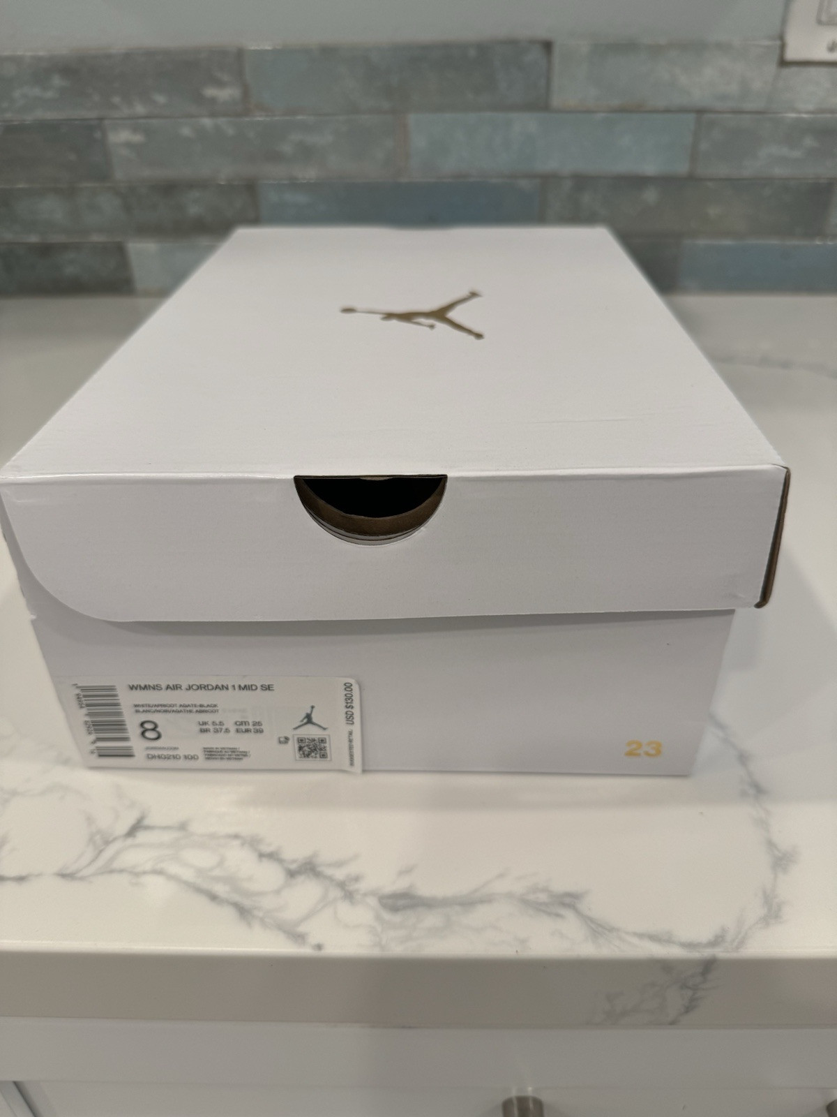 Jordan 1, Women’s Mid SE, Size 8, White-apricot-black