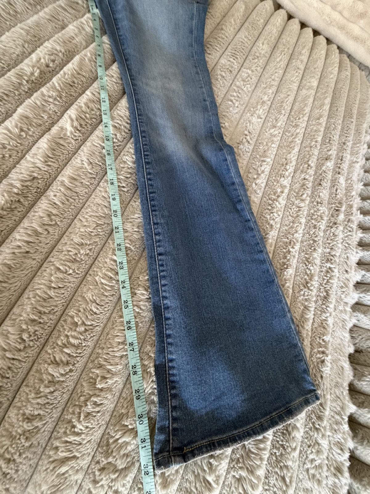 NWT Levi’s 726 High Rise Flare Jeans Women’s Size 26×32 Medium Wash Denim