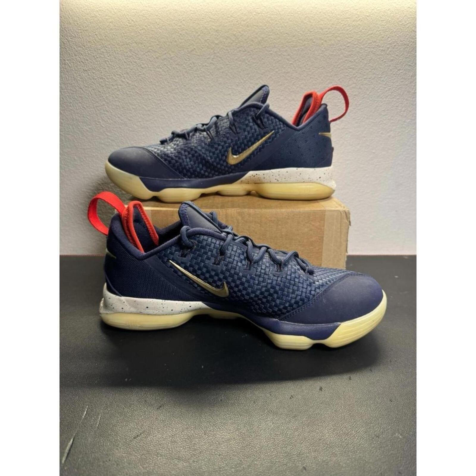 Nike LeBron 14 Low-Midnight Navy/Metallic Gold-Size 10 Light Use Great Condition