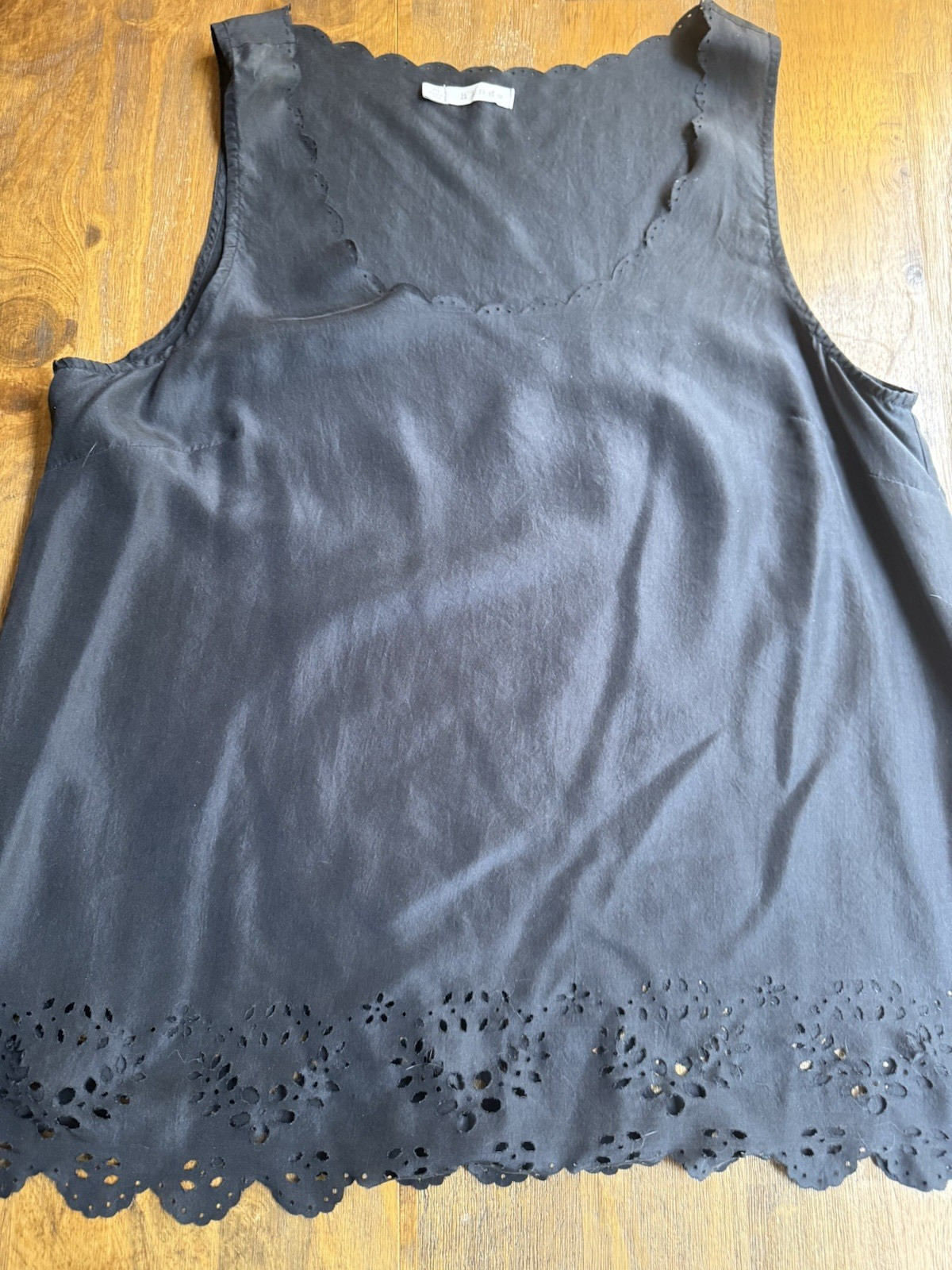 Hinge Women’s Black Sleeveless Scoop Neck Tank Top Eyelet Scalloped Hem M