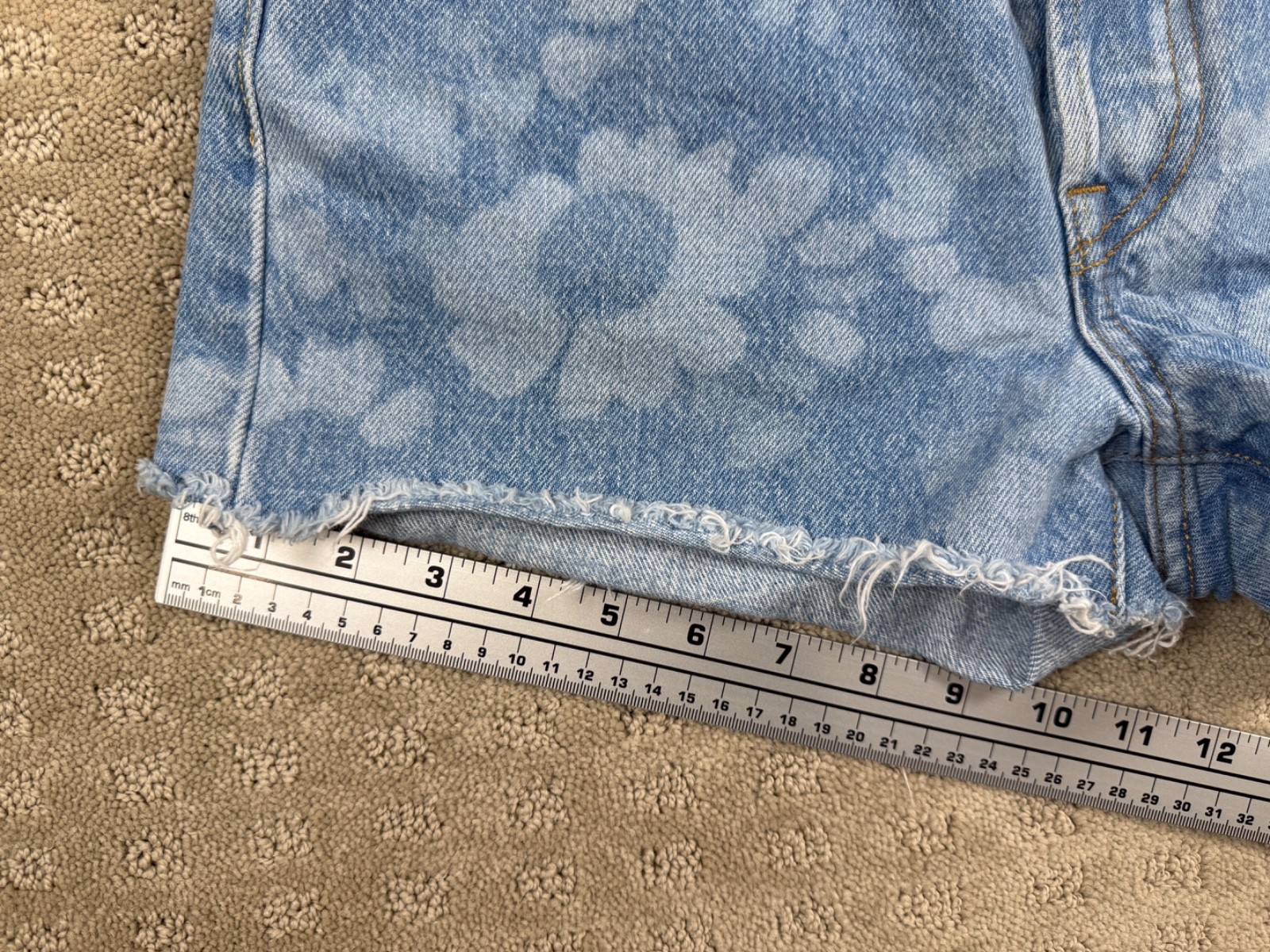 Womans Levis 501 Shorts Distressed Cutoff Athens Blossom Floral Wash Flowers W28