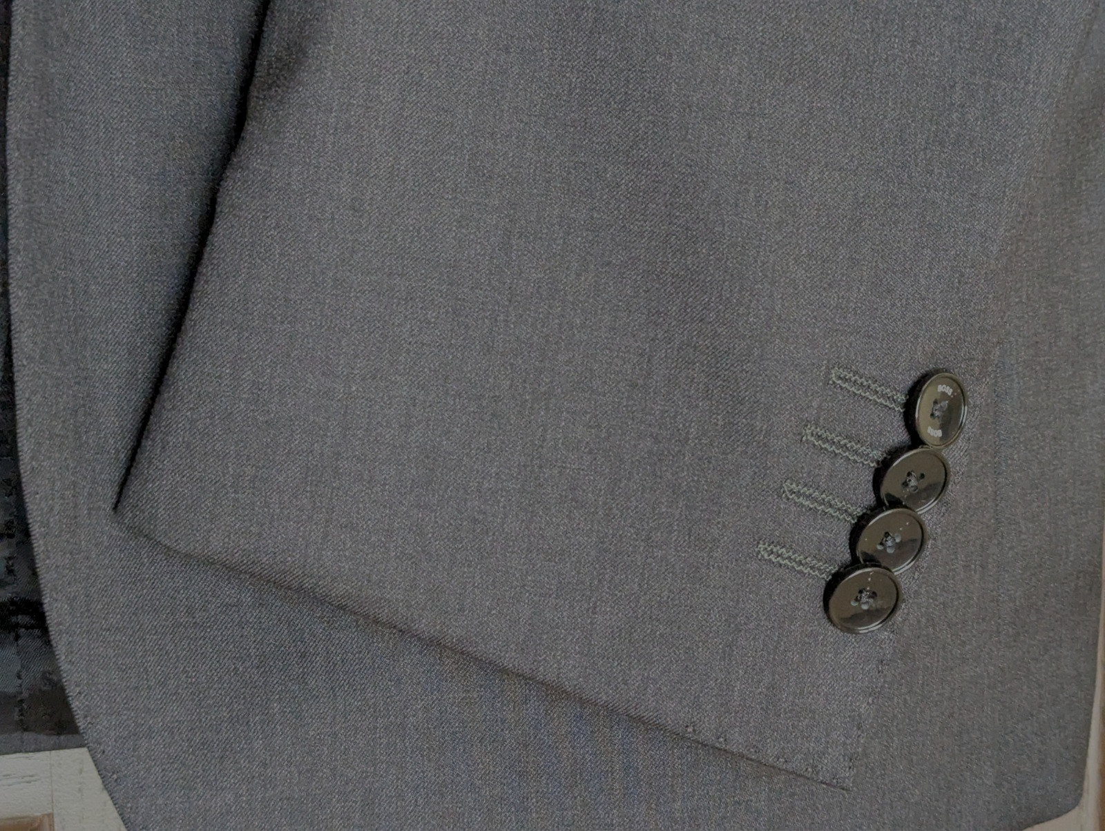 HUGO BOSS Huge 100% Virgin Wool Suit, Solid Dark Grey, Size 42 R NWOT