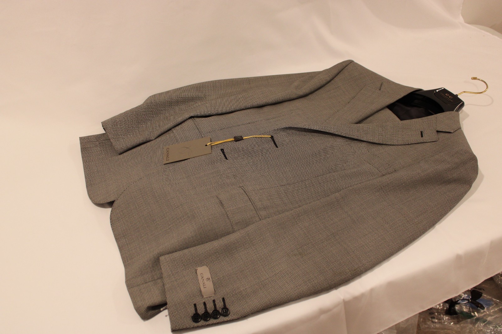 Canali Men’s Made in Italy Tweet Grey Wool Suit Size 38L/30W