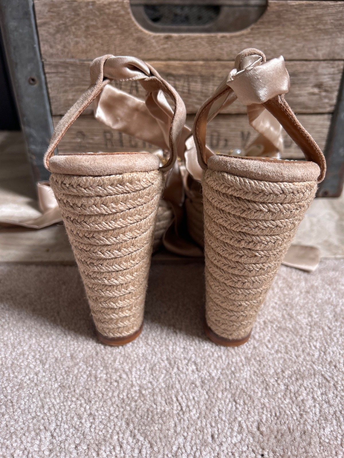 NEW $650 ALAMEDA TURQUESA Shell Wedge Espadrille Sandals – Sand – EU 39 / US 8.5