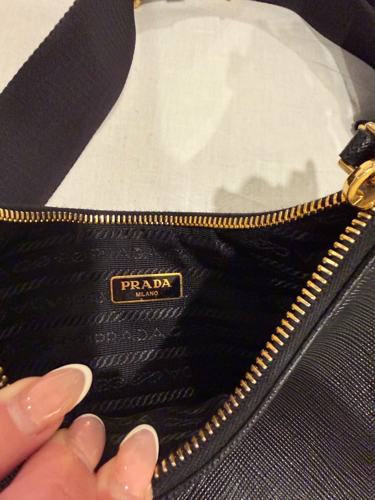Prada Re-Edition 2005 Saffiano leather bag