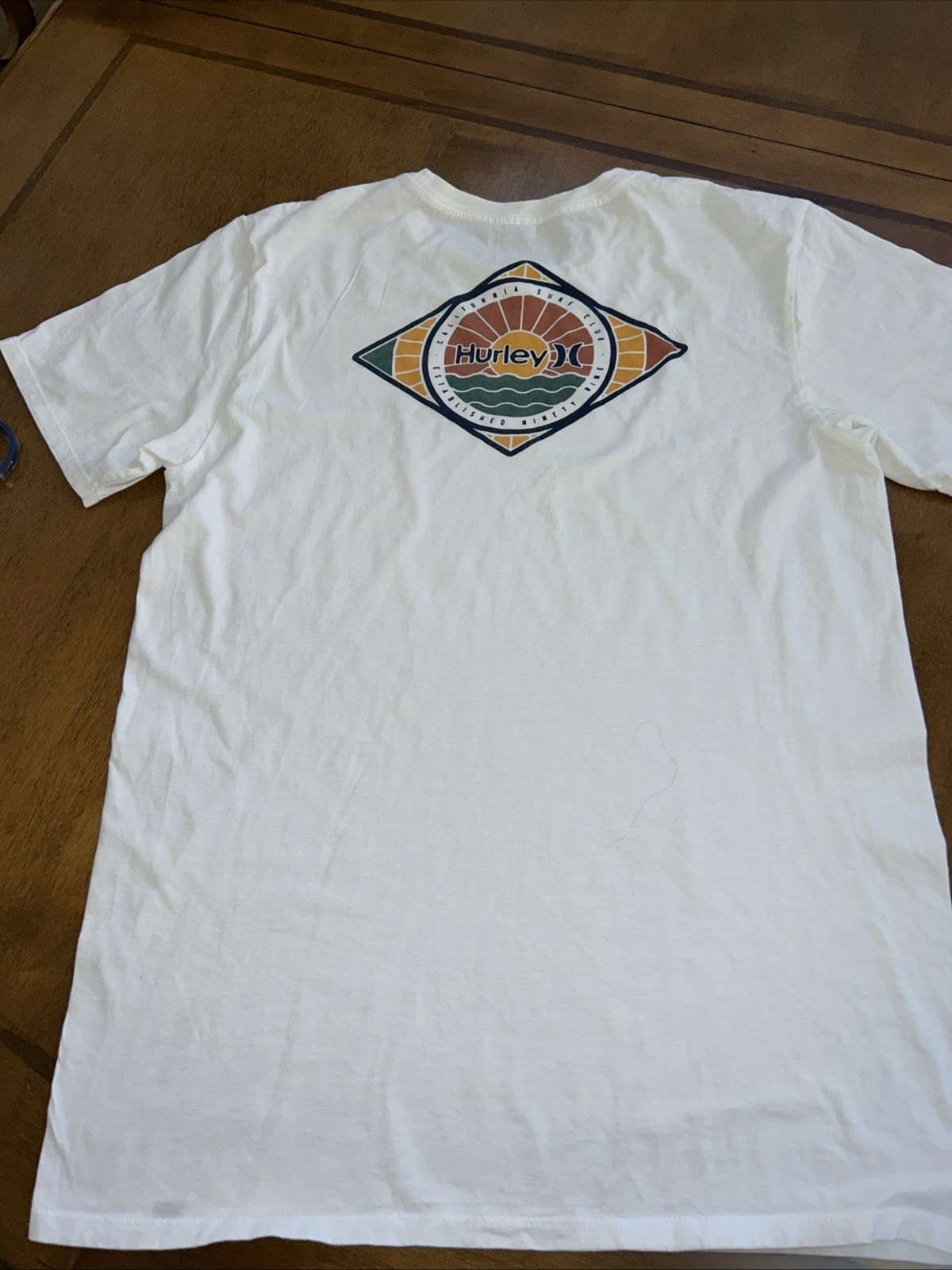 Hurley Men’s M Regular White Crew Neck Short Sleeve Logo Graphic T-Shirt (a)