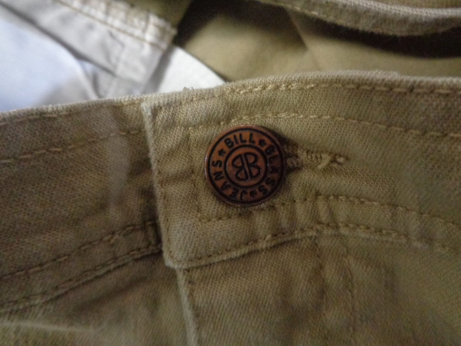! Bill Blass Women’s Tan Stretch Jeans Sz. 10