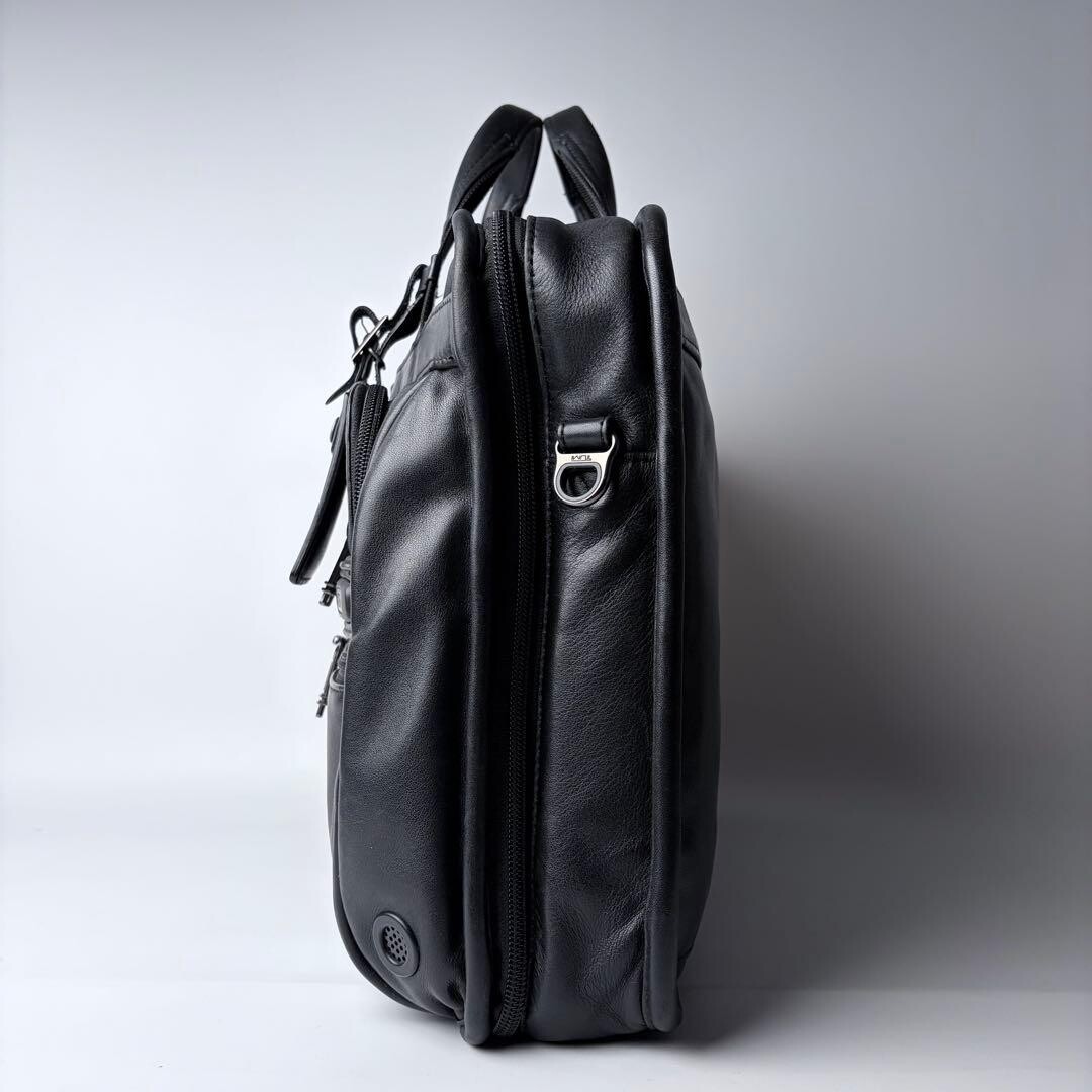 TUMI Black Leather Briefcase T-Pass A4 PC Pocket Business Bag 963516D4