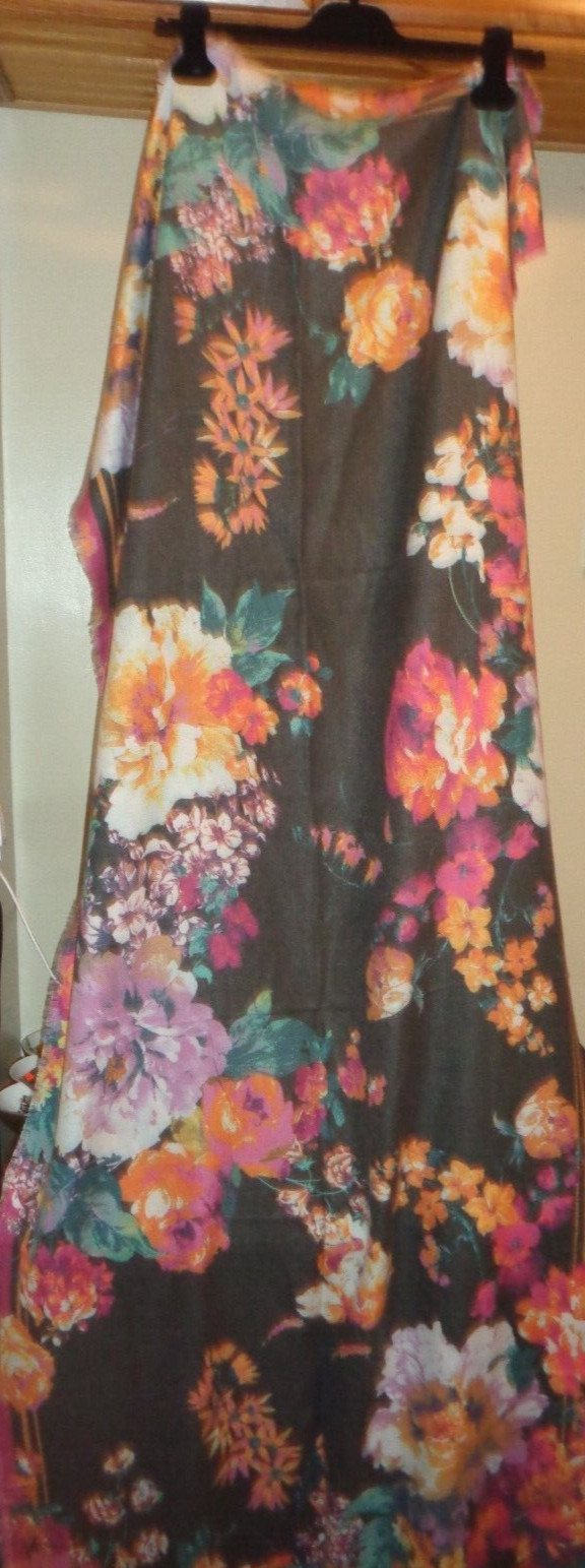 VINCE CAMUTO MULTI PAINTERLY BLOOM LONG AND WIDE SUPERSOFT WRAP NWT 30X76 IN
