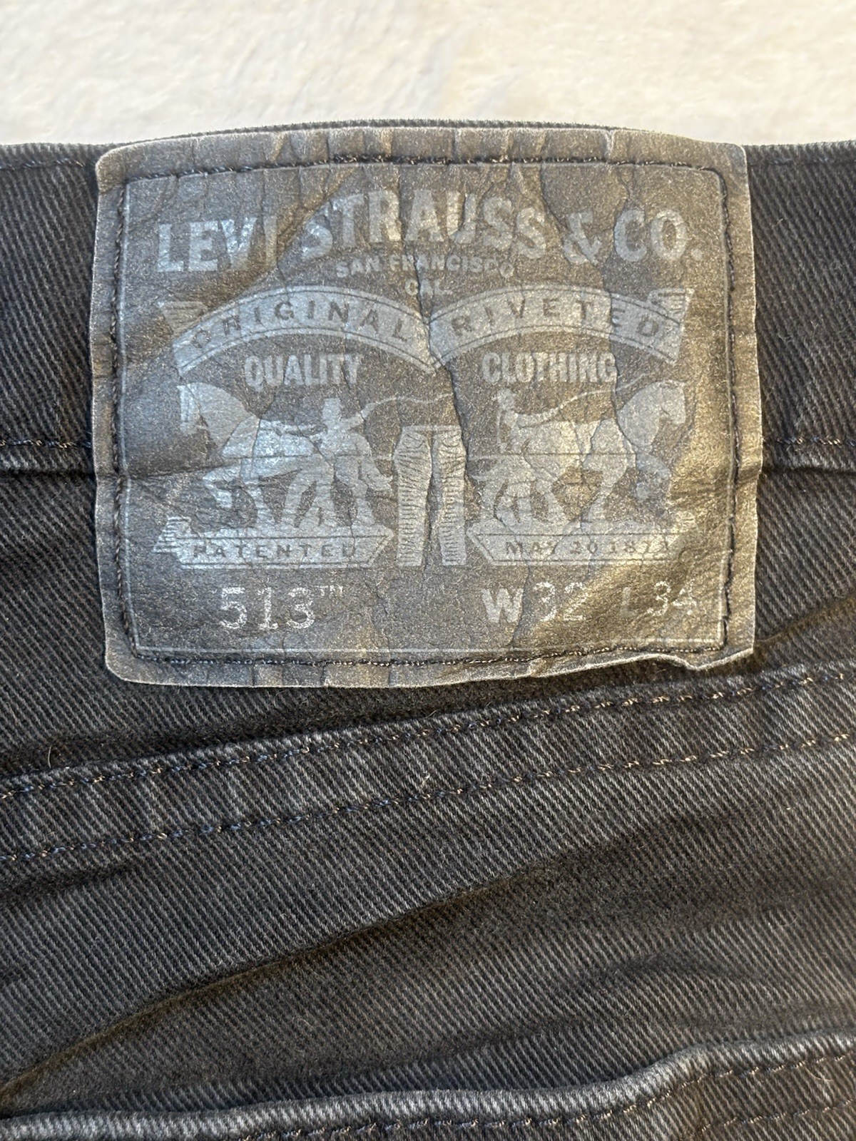 Levi’s 513 Jeans Men’s Size 32×34 Slim Black Denim Straight Leg Thrashed Holes