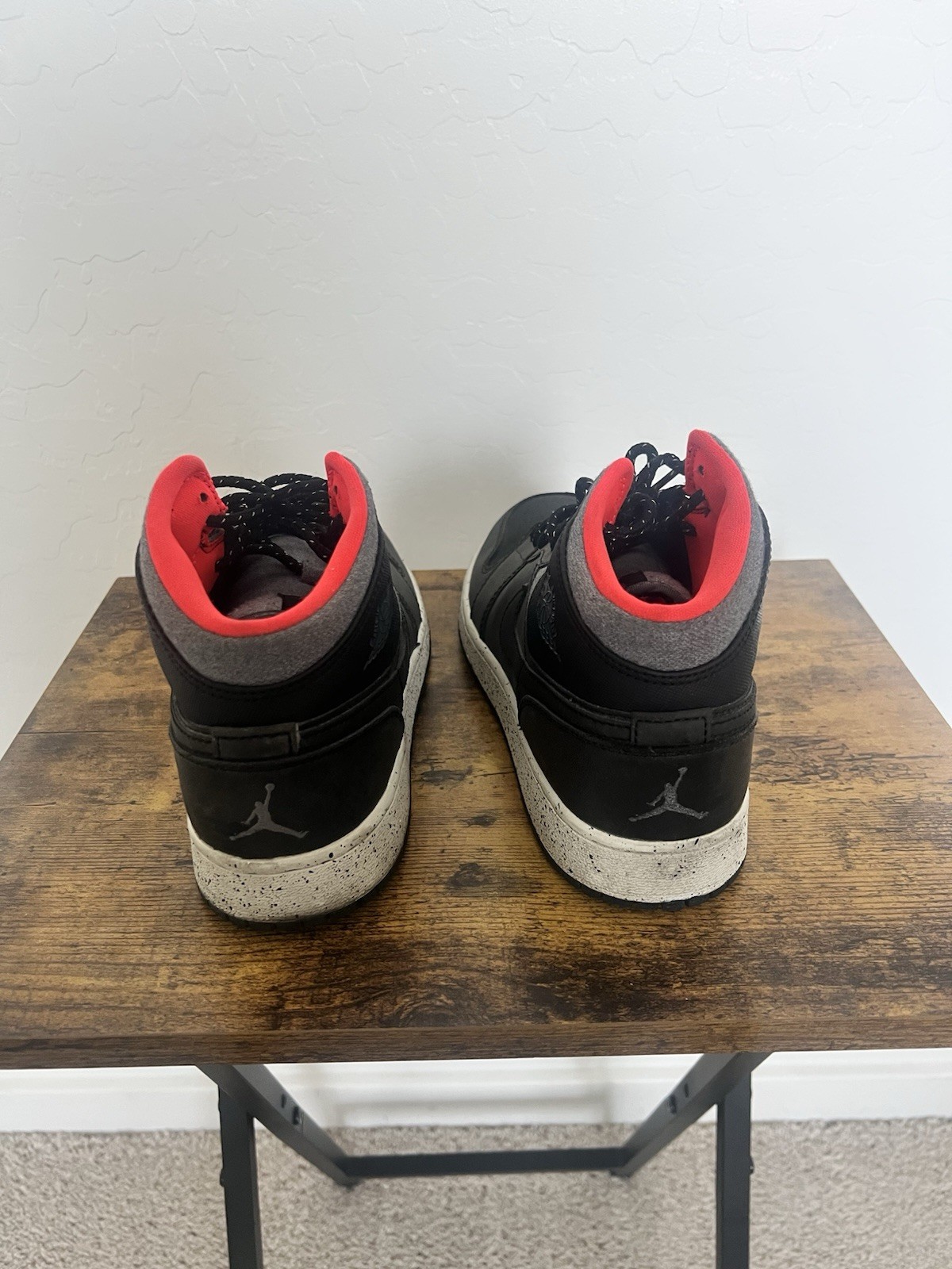 Jordan Air Jordan 1 Mid Men’s Mid Top Sneakers Black Red Gray 616705-035
