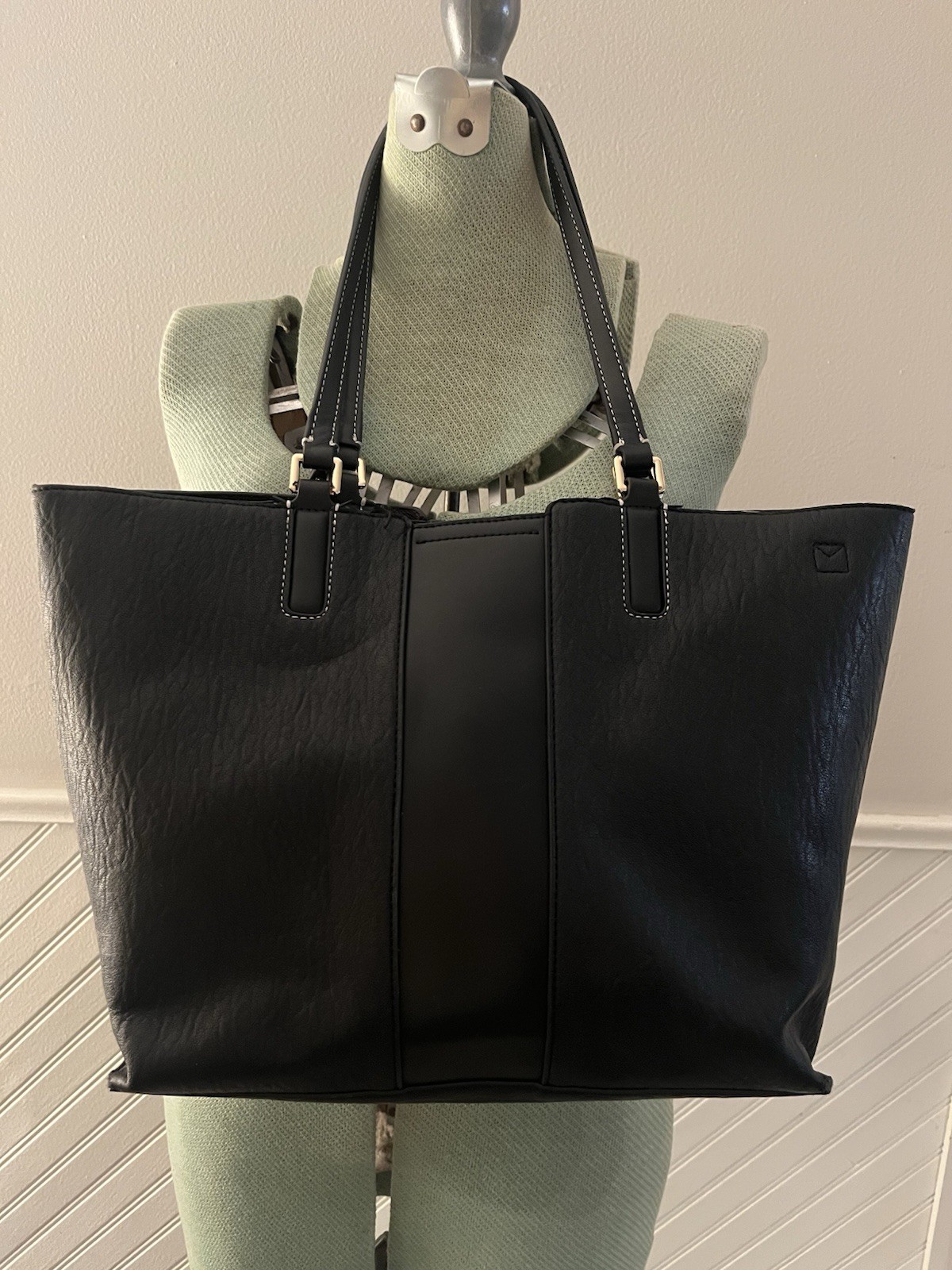 Calvin Klein Black Large Pebbled Logo Tote Gold Hardware Zip Lined Bag Charm