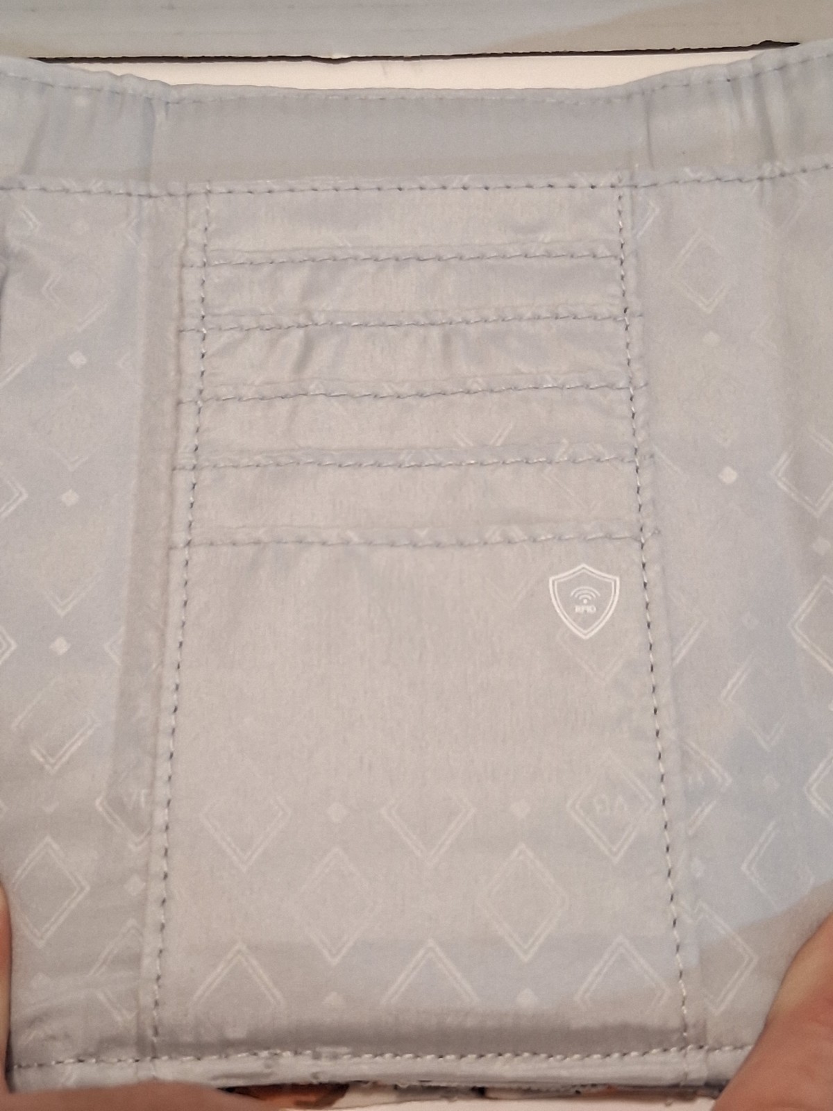Vera Bradley RFID Smartphone Wristlet Wallet Dog Show Actual Picture Quilted