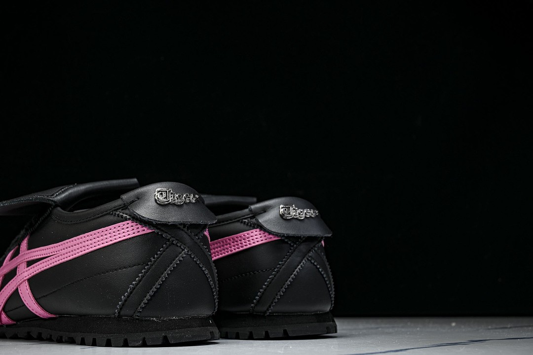 Onits*ka Tiger Mexico 66 Golf Black Dragon Fruit 1183C557-001 Unisex Size 4-11