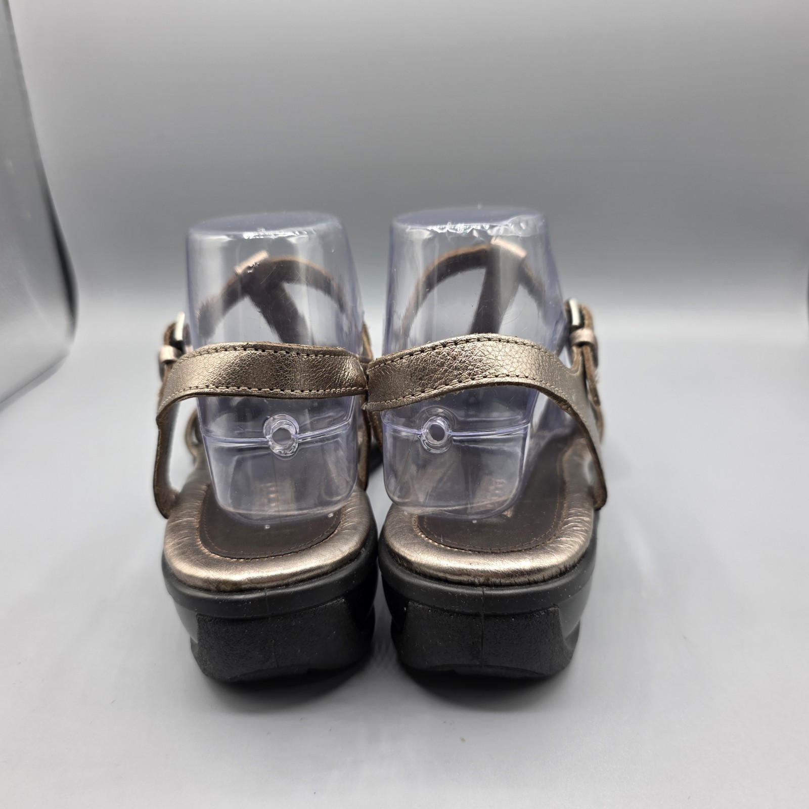 Ecco Flash Sandals Womens 40 Gold Leather T-Strap Comfort Wedge Metallic Buckle