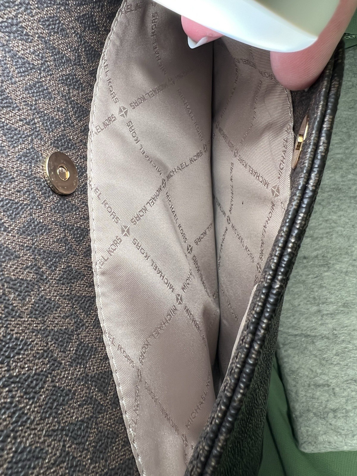 Michael Kors Brown Large Messenger Bag Logo Strap Accent Zip Magnet Pockets