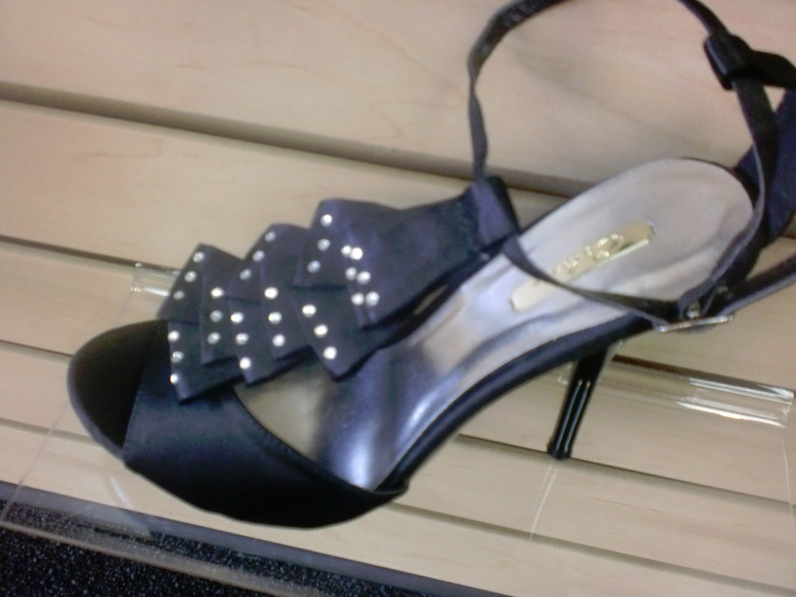 Beautiful Heels available in 2 colors. Celeste Miu 01