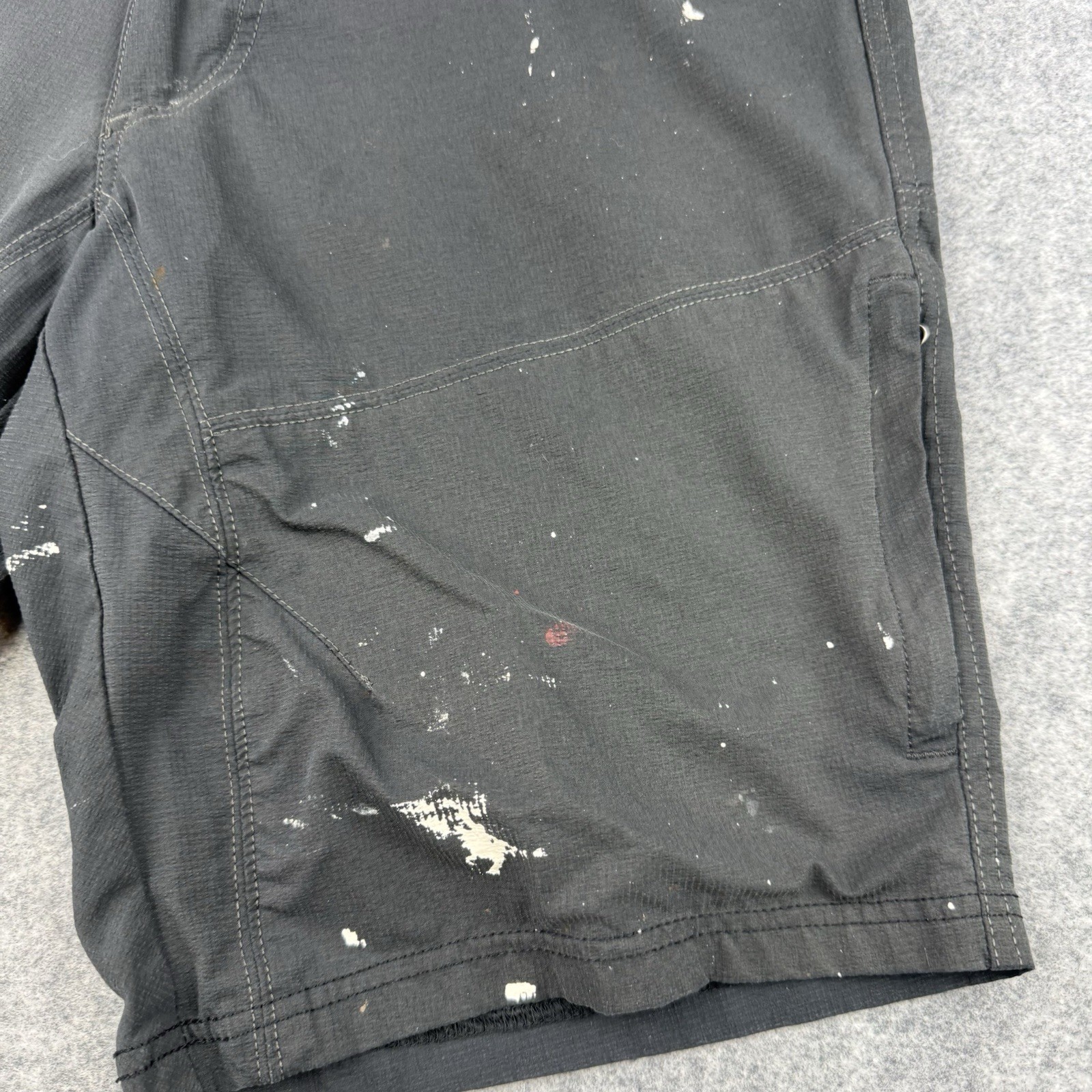 Kuhl Silencr Kargo Shorts Mens Sz 34 Hiking Outdoor Zip Pocket Black Paint Splat