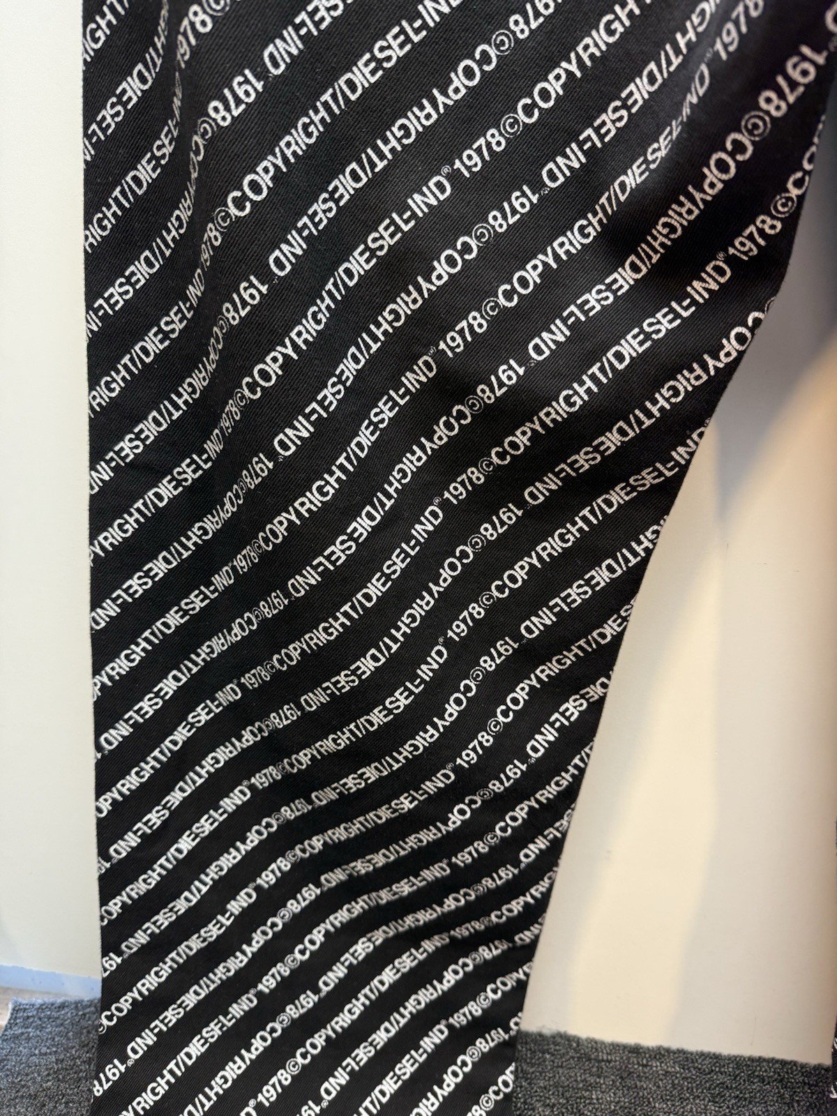 Rare DIESEL D-MACS-SP Jeans Size W36 L32 100% Cotton, Black With All-over Print