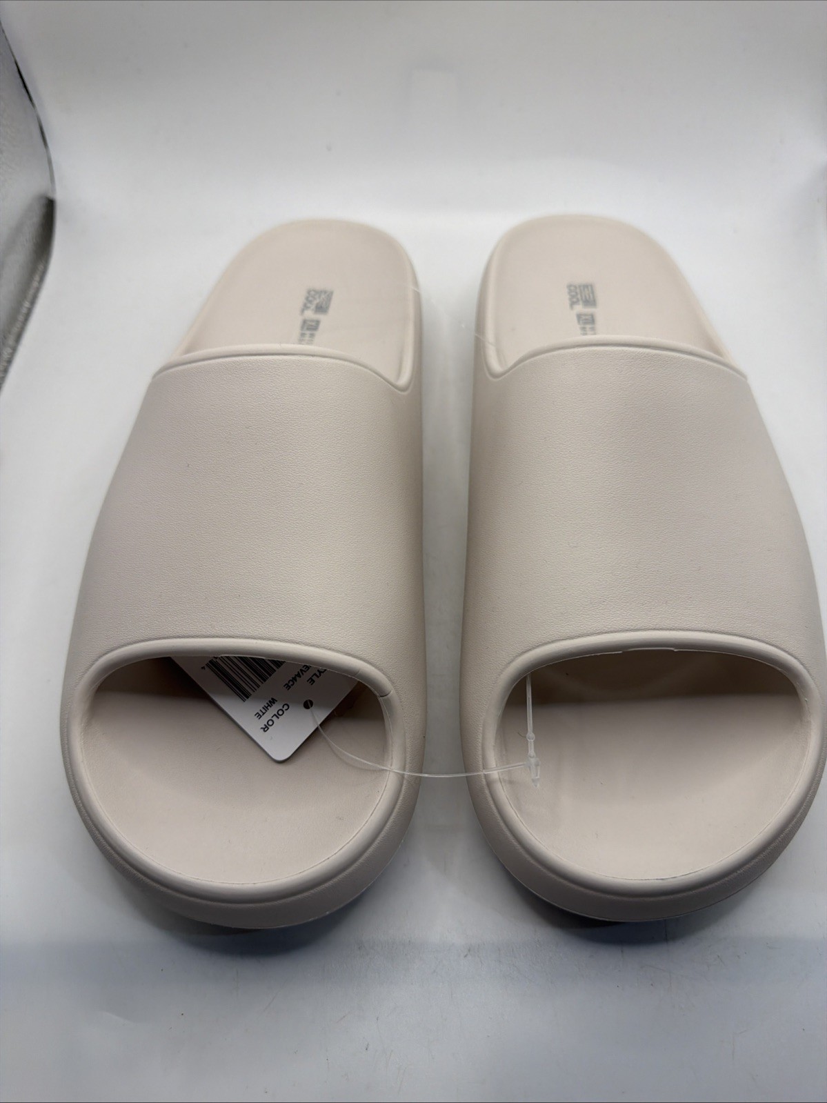 32 Degree Cool Cushion Slide, Wear anywhere, X-Large White. W 11-13, M 9-10