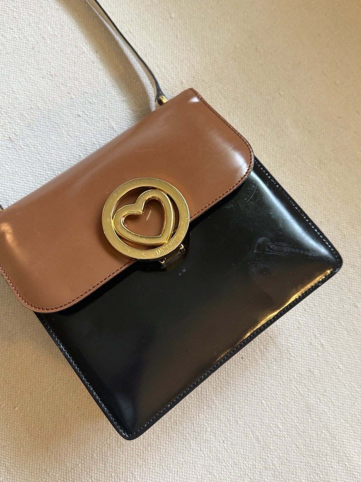 Vintage MOSCHINO Redwall Brown Black Ivory Leather Heart Clasp Crossbody Bag