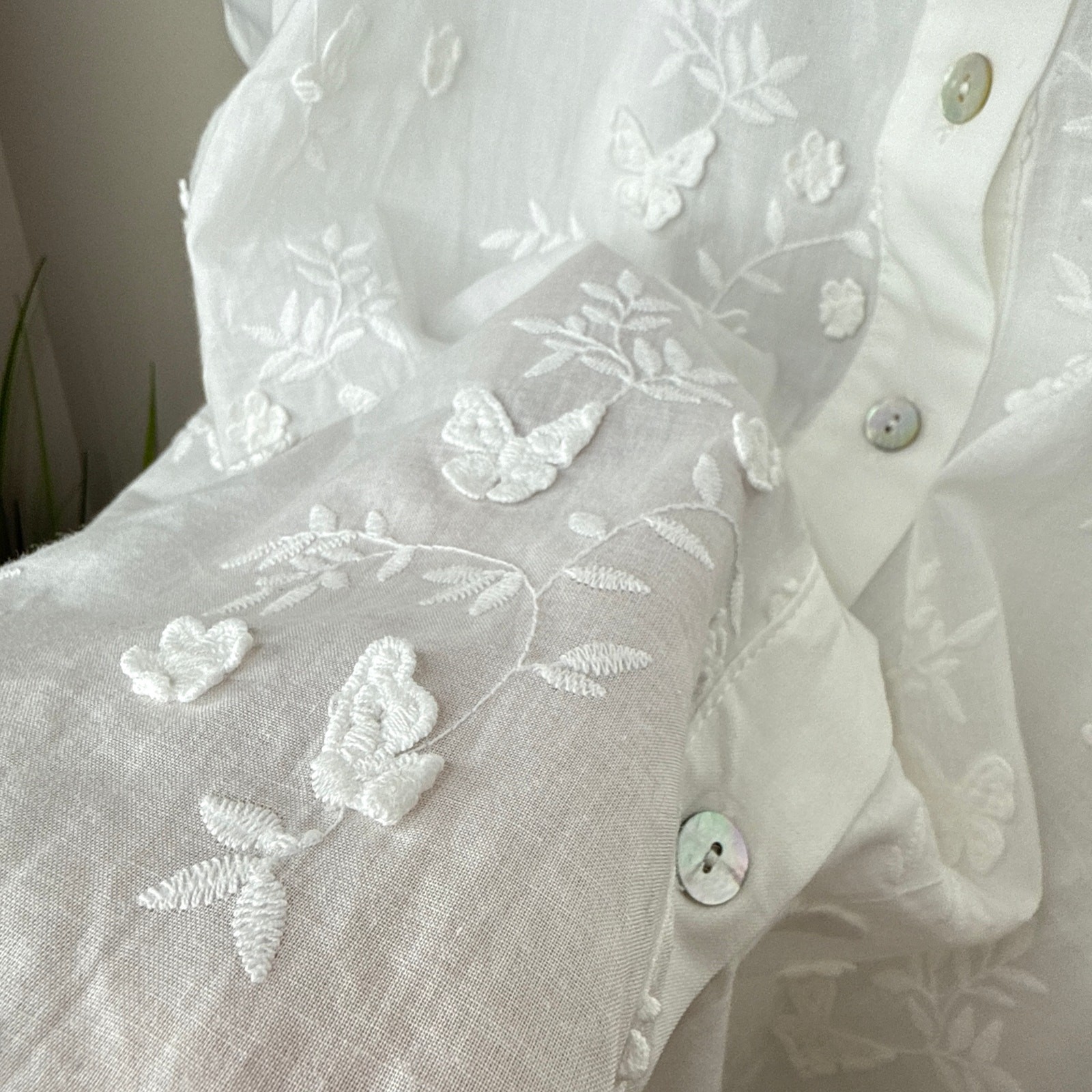 NEW NWT Grand & Greene Butterfly & Floral Applique White Top Size Large Fairy