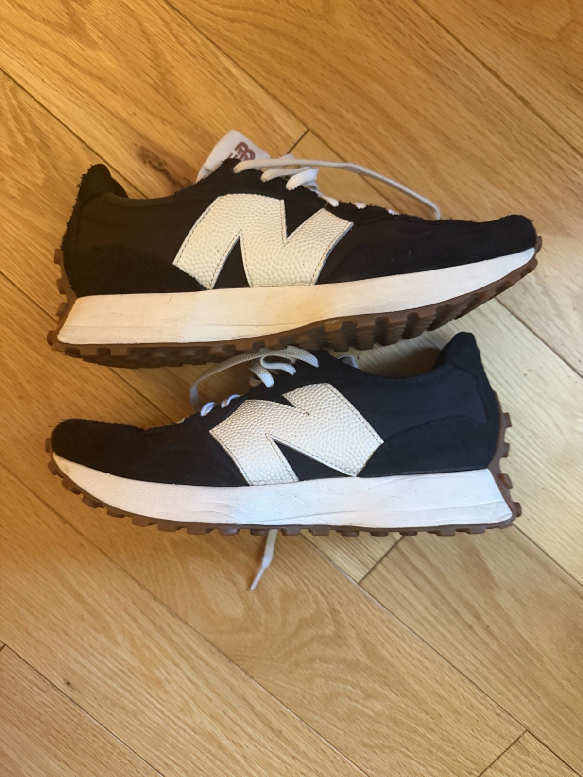 Pre-owned. Balance 327 Black And White Sneakers. Woman’s’ Size 9.