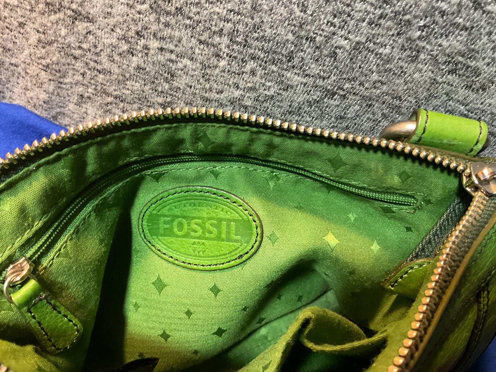 Fossil Marlowe Kelly Green Pebble Leather Credit Card Turn Lock Zip Crossbody